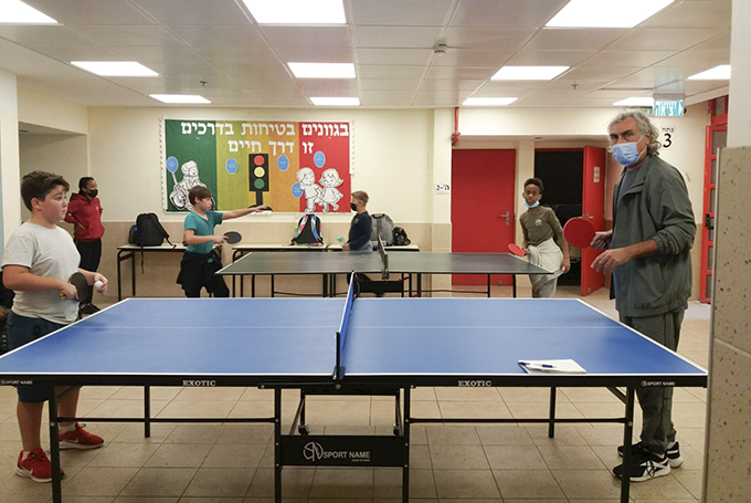 חדש בבתי הספר בעפולה: שיעור בטניס שולחן